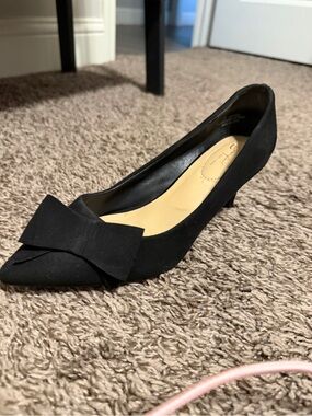 Pointed Bow Black Women's Pump